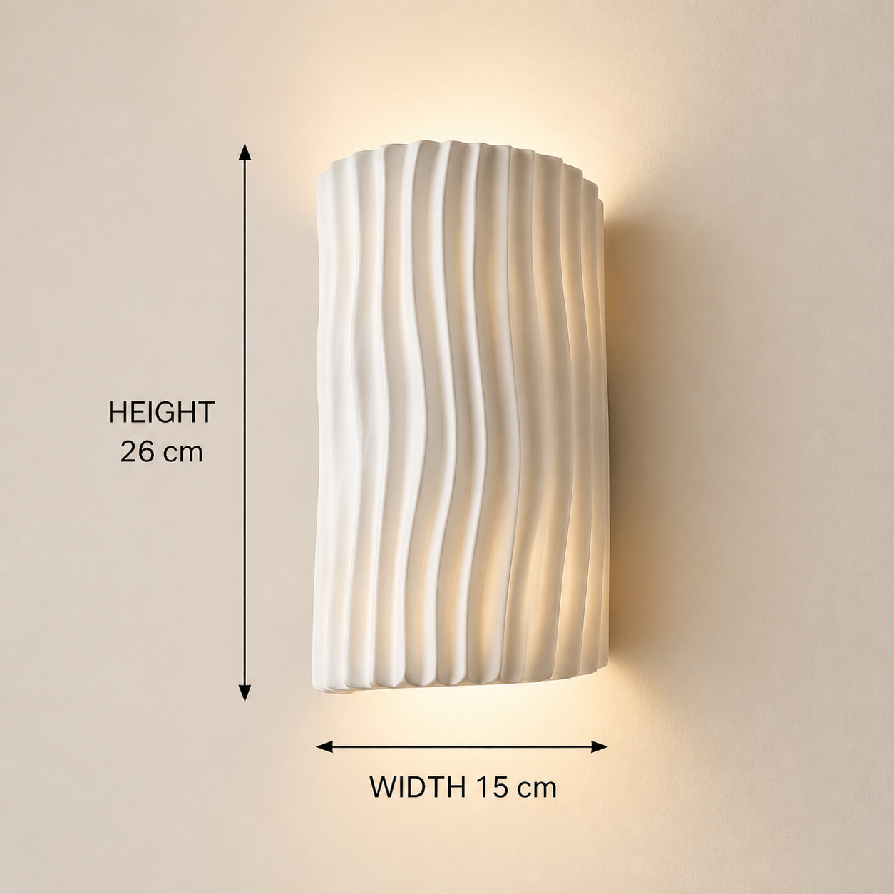 White Corby resin wall light dimensions: 26 cm high and 15 cm wide